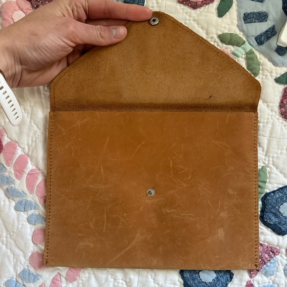 Gorgeous Fashionable leather clutch - Picture 3 of 6